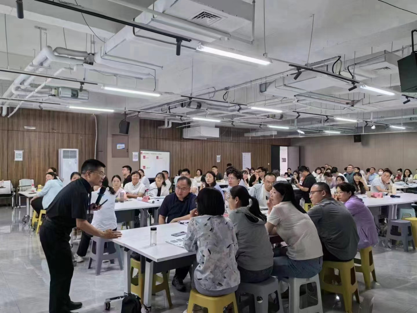 AI賦能宣傳干部新聞稿件撰寫、公務攝影、企宣視頻策劃暨全媒體傳播矩陣構建運營思路研修班的通知